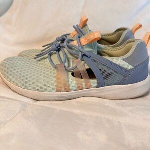 Vionic Adore Seafoam sneaker size 9